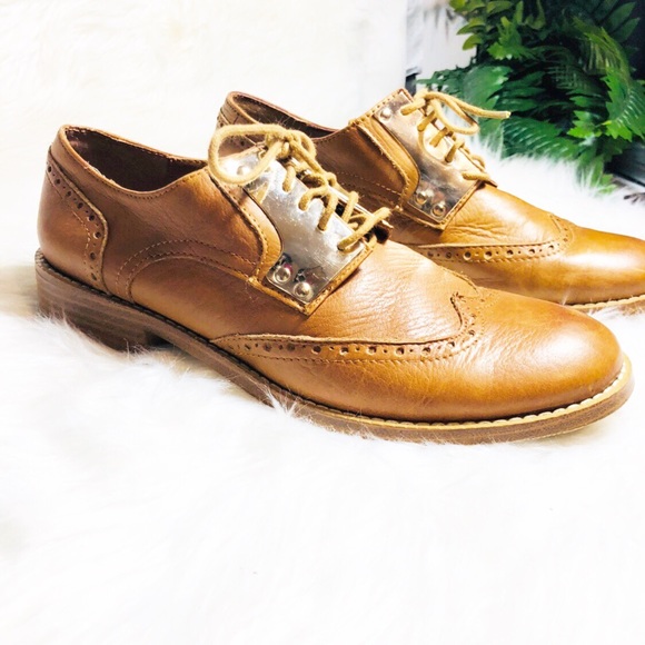 Steve Madden Shoes - Steve Madden unique wingtip gold plate shoes 6